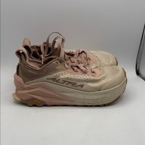 Altra OLYMPUS 6 Women's 7.5 Beige and Pink Athletic Shoes S7